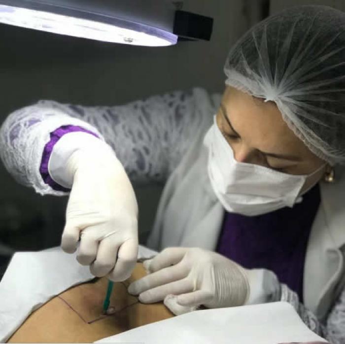 Drª Naiara Resende - Dermatologia e Medicina Estética - CRM 126.078